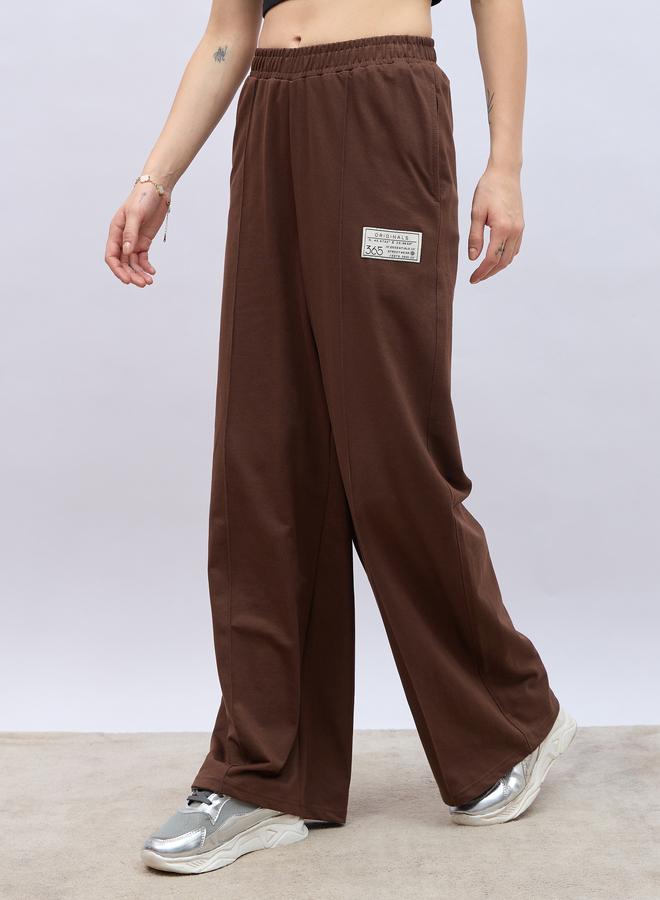 ستايلي جوغر بأرجل واسعة وتفاصيل شارة - Image 2